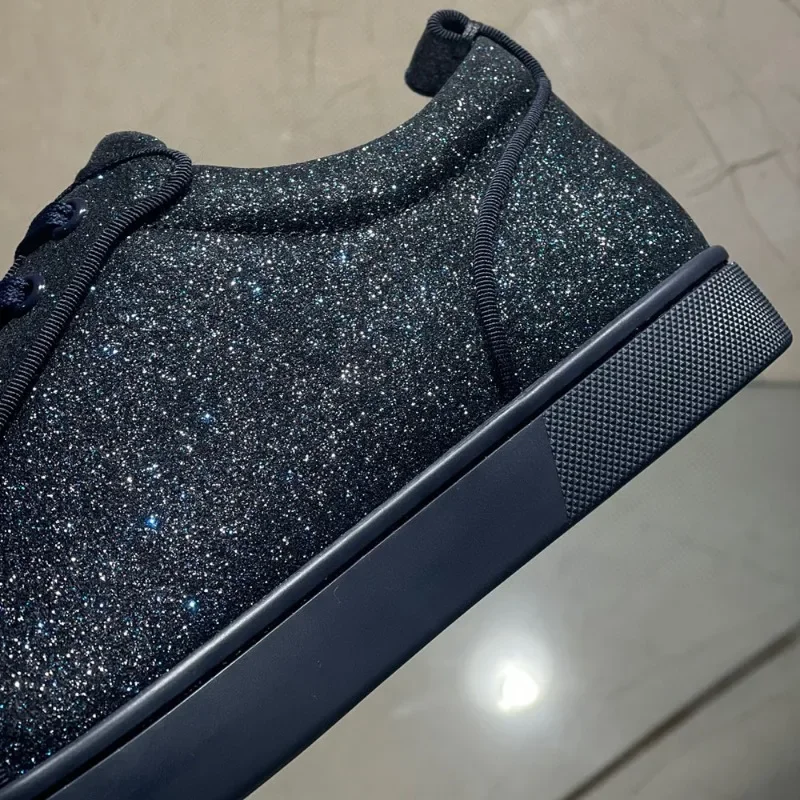 Fashion Low Top merah bawah untuk pria, merek mewah latihan mengemudi berduri biru Glitter kulit asli paku keling Toecap datar Sneaker