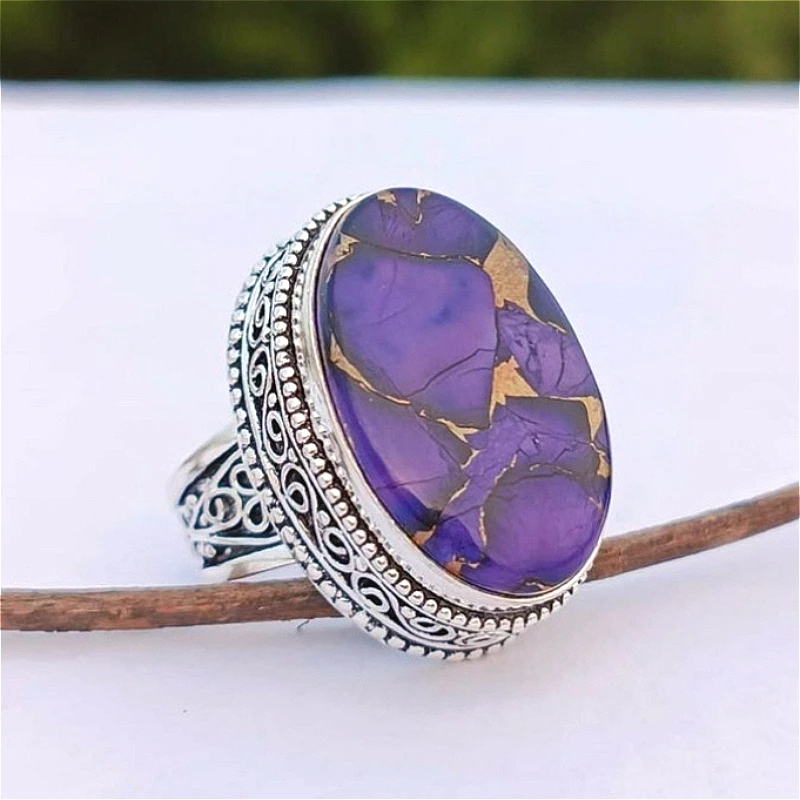 Modischer, temperamentvoller lila synthetischer Türkis-Ring mit silberner Beschichtung für Damen, Vintage-Stil, exquisiter Schmuck für Bankette und Feiern, Geschenkidee