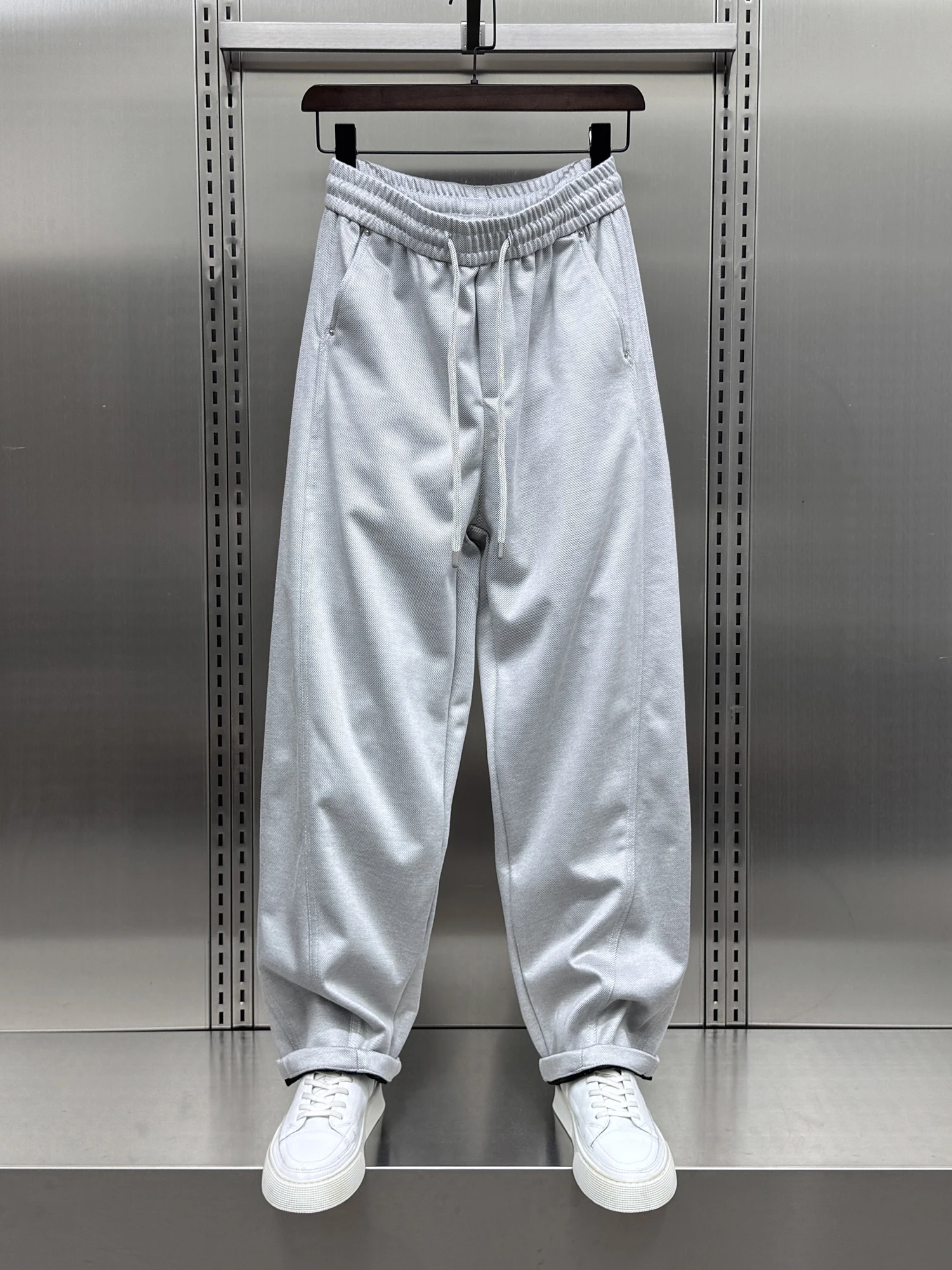 

Мужские свободные повседневные брюки: осенняя новинка, модные однотонные молодежные спортивные брюки с эффектом драпировки, корейская версия, прямой крой