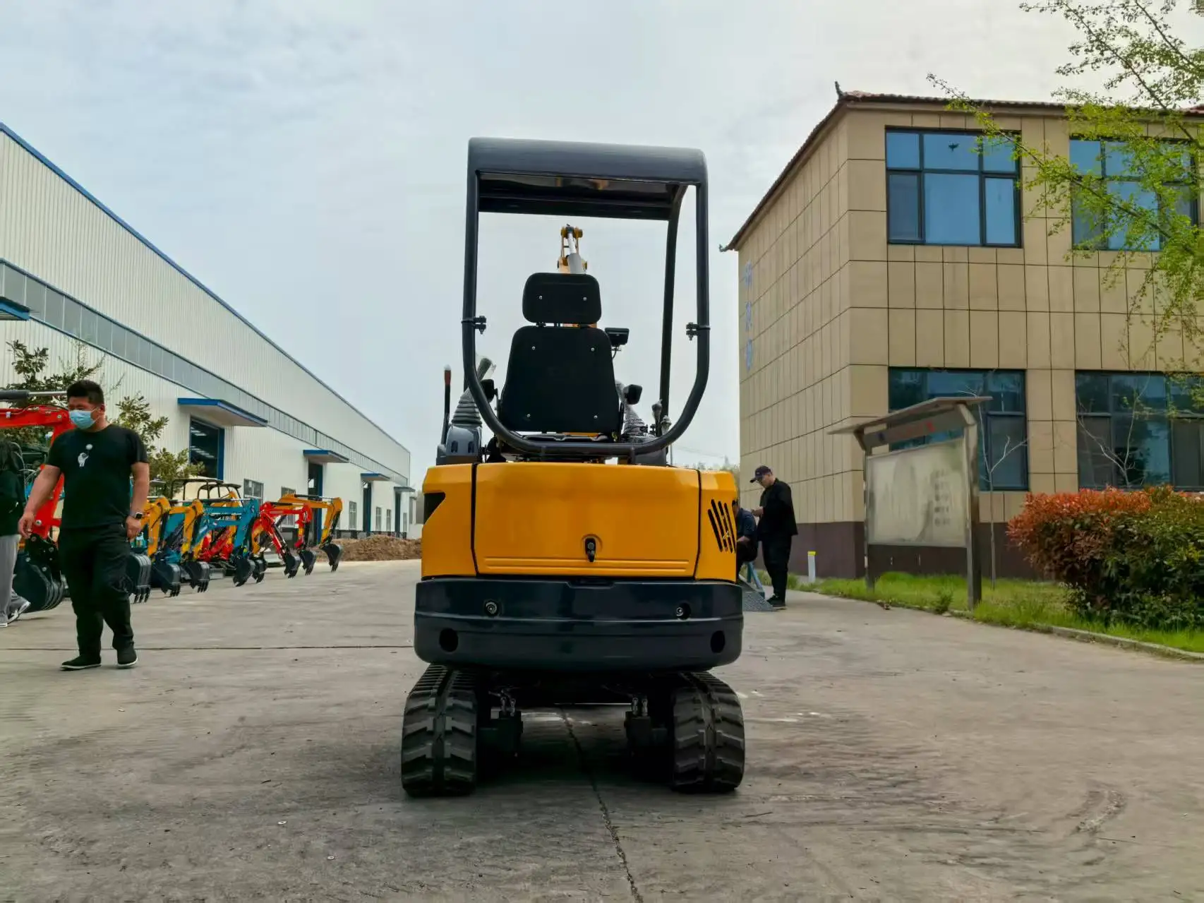 

Customized Euro 5 2.2 Ton Mini Excavator - Best Price Small Excavator for Construction And Agriculture