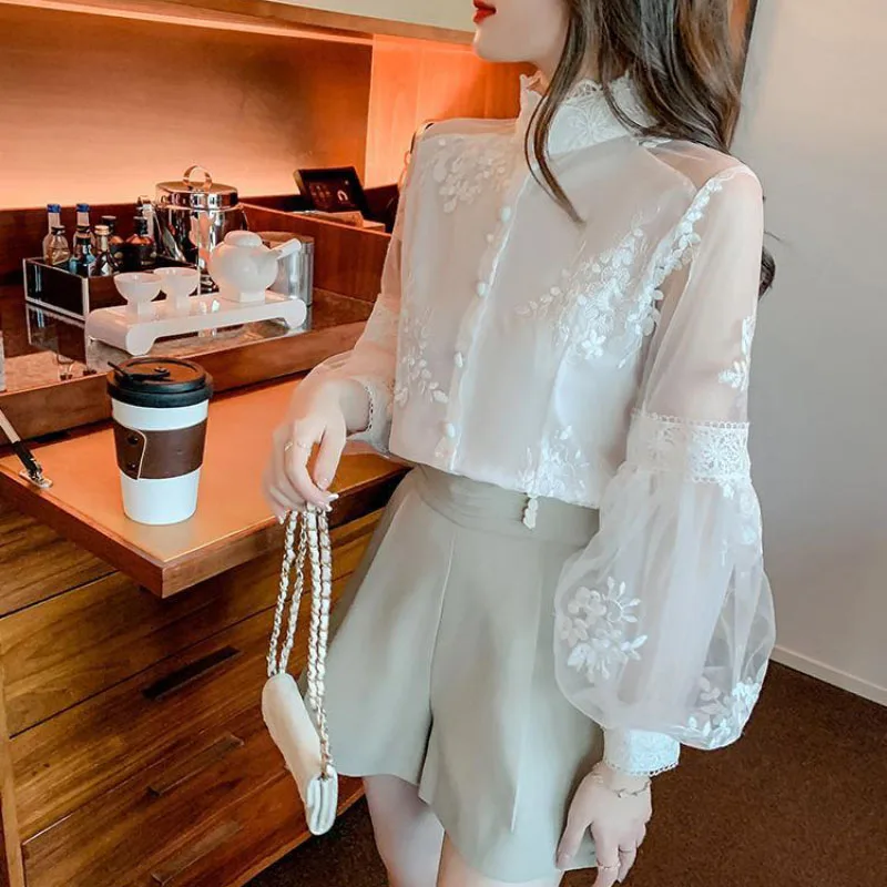 2024 Spring Summer New Palace Style Embroidered Shirt Women\'s Fashion Loose Lantern Sleeve Lace Shirt Stitching Shirts