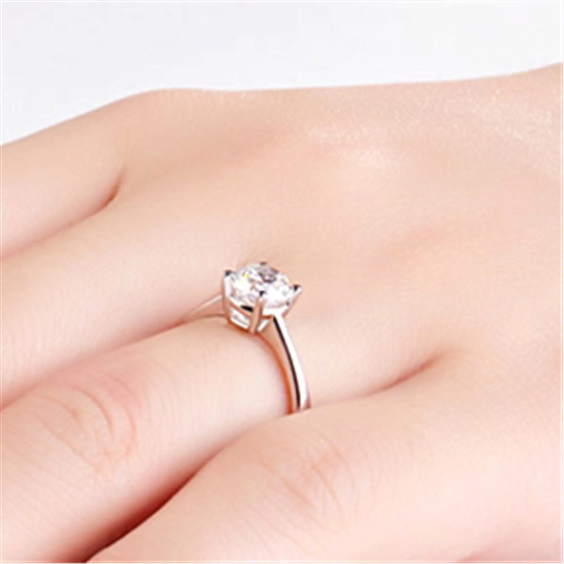 1pcs White Gold-color Ring Ladies Exquisite Simple Model Four Claws With Solder Glass Diamond Live Mouth Copper Alloy Jewelry