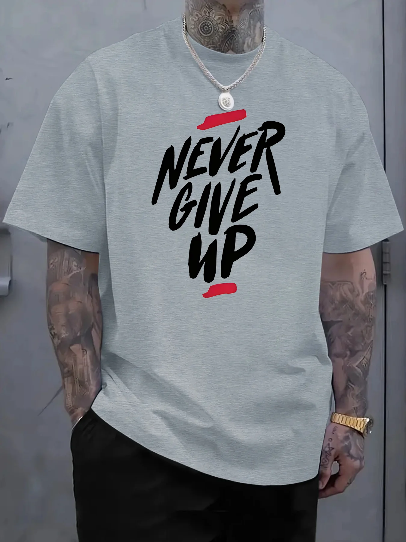 Kaos Pria Kasual Katun Murni Terbaru 2025 Desain Cetak NEVER GIVE UP Pakaian Luar Ruangan Musim Panas Pria