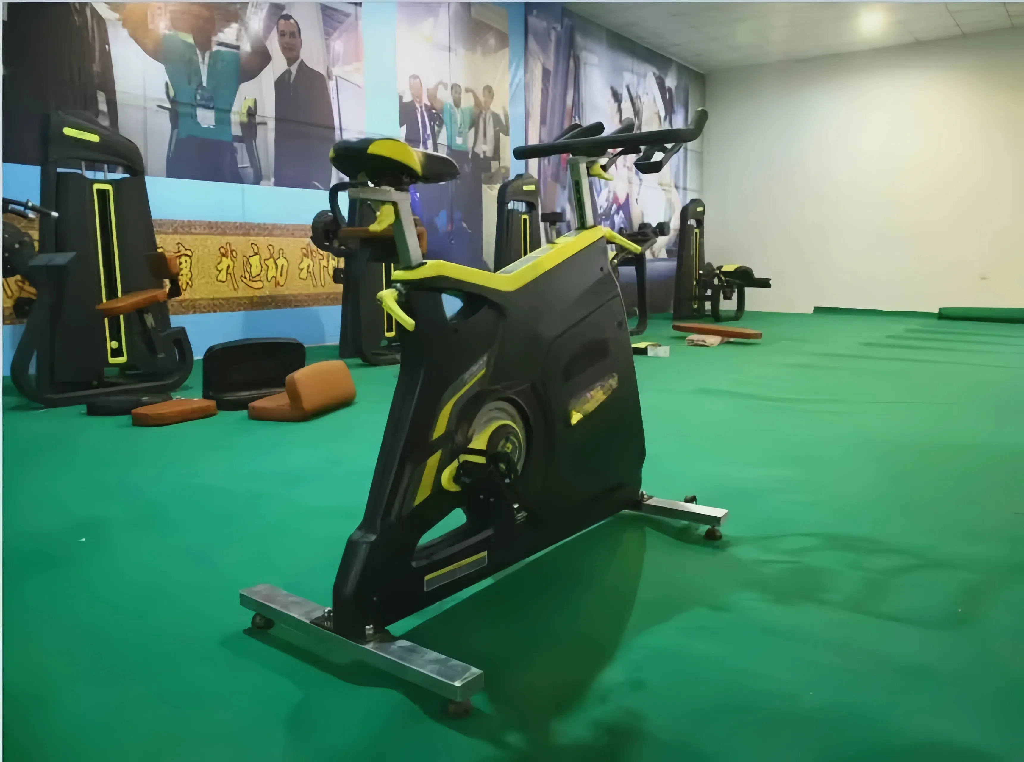 Vélo d'exercice à pédale d'entraînement cardio d'intérieur de gymnase commerciale