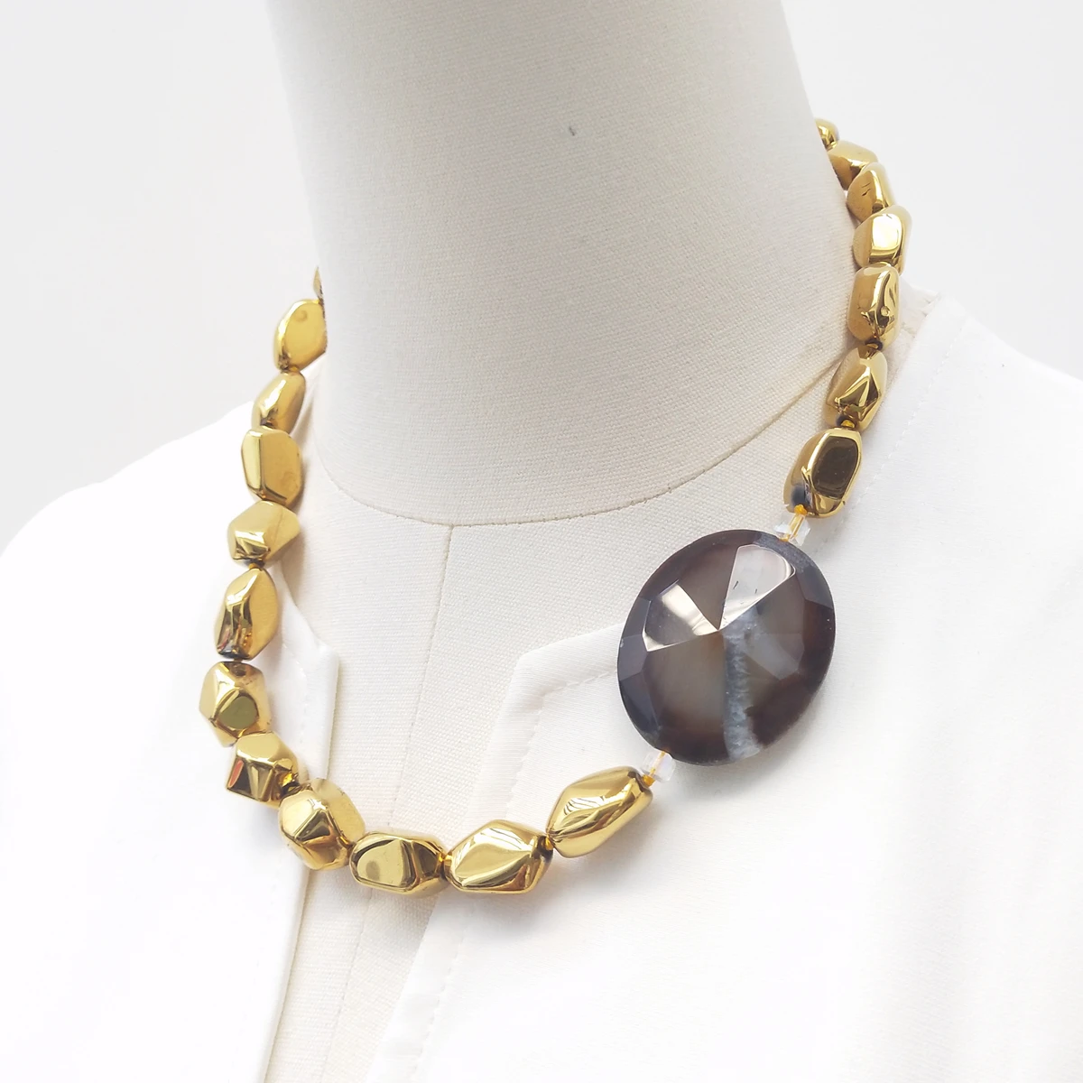 

Lii Ji Real Stone Gold Color Necklace 53cm Gold Crystal Agate China Jade Women Jewelry Gift