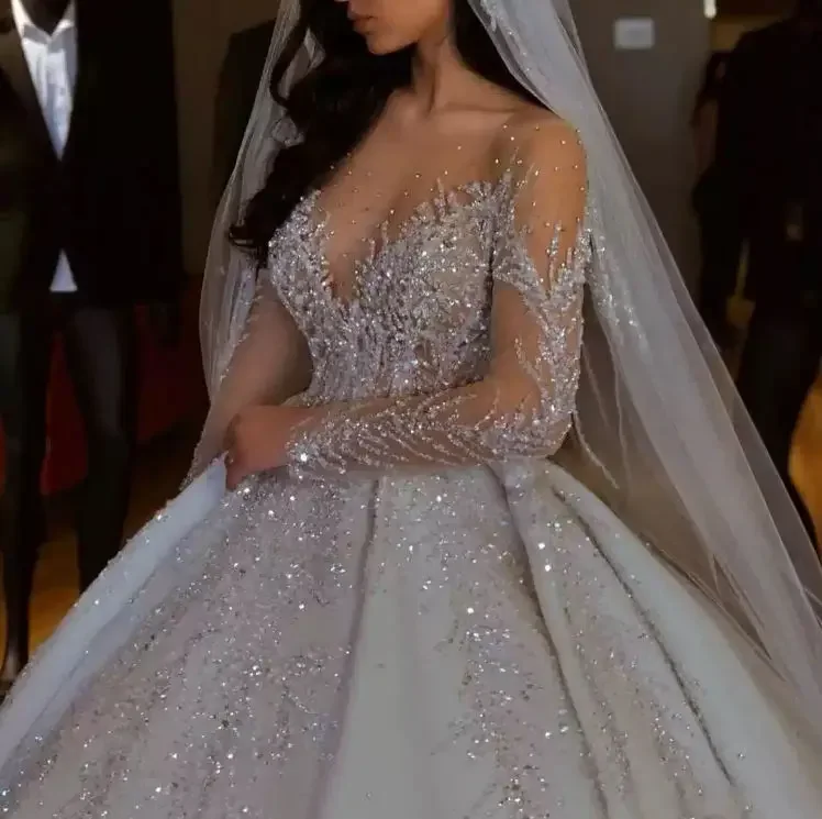

Customized Lace Appliques Shining Plus Size Ball Gown Wedding Dresses Bridal Dresses Istanbul Beaded Bride Wedding Gowns