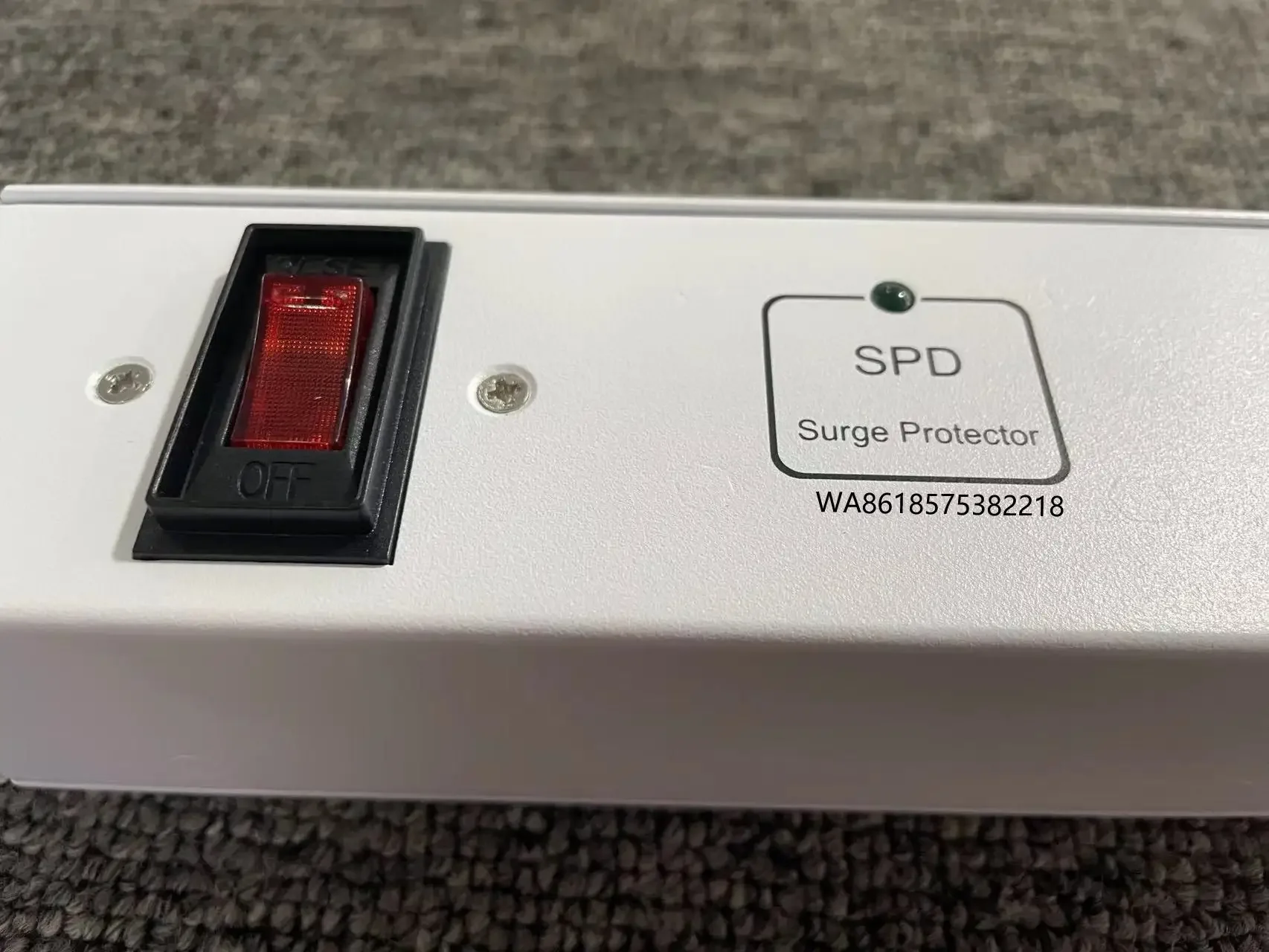 White Color 1U PDU 100-250V Surge Protector Nema 5-20r 5-15r Outlets 15A Power Strip Rack Mount Power Distribution Unit