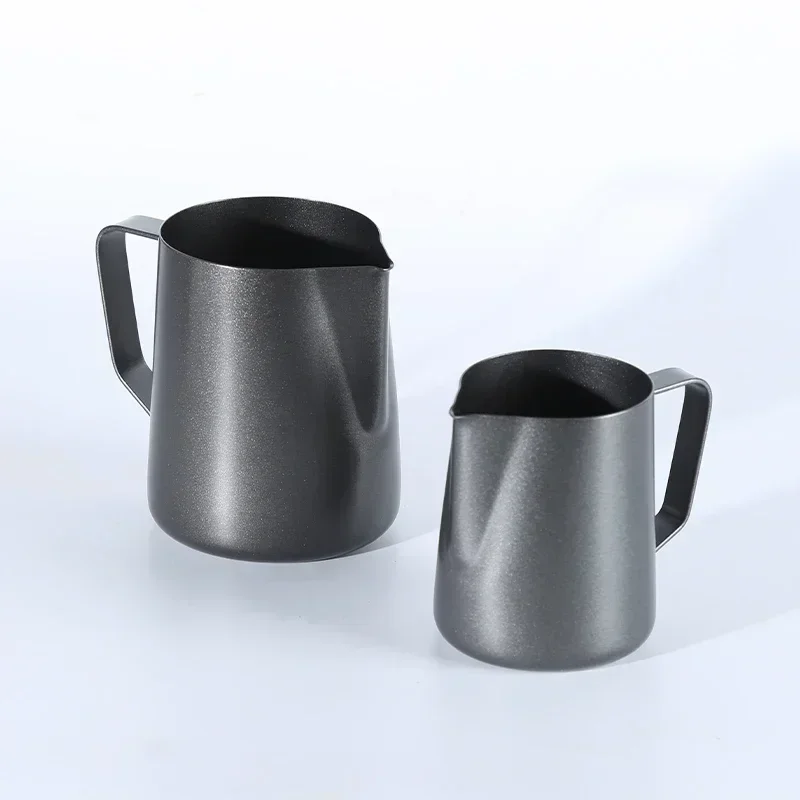 Kubek do latte art ze stali nierdzewnej o pojemności 350/600 ml, pogrubiony, z ostrym wlewem, miarka z podziałką, kubek do kawy 600 ml, kubek do parzenia mleka.