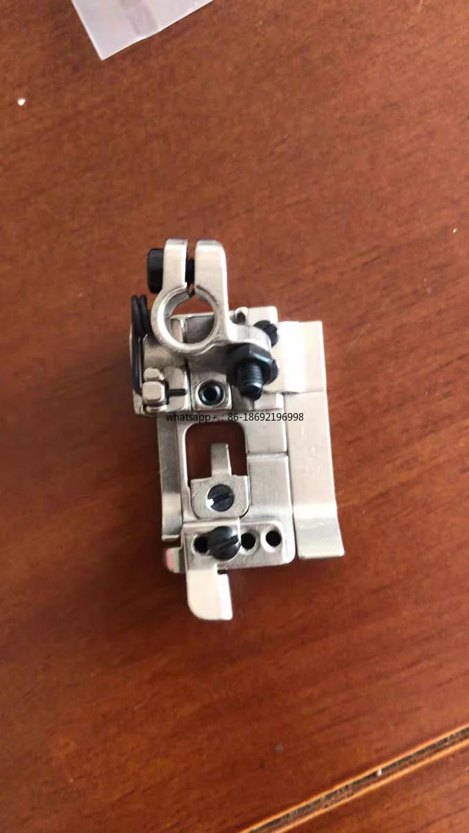 Peach Left Knife Car Three Needles and Five Wires Widened Presser Foot, High-quality Electroplating Anti-rust