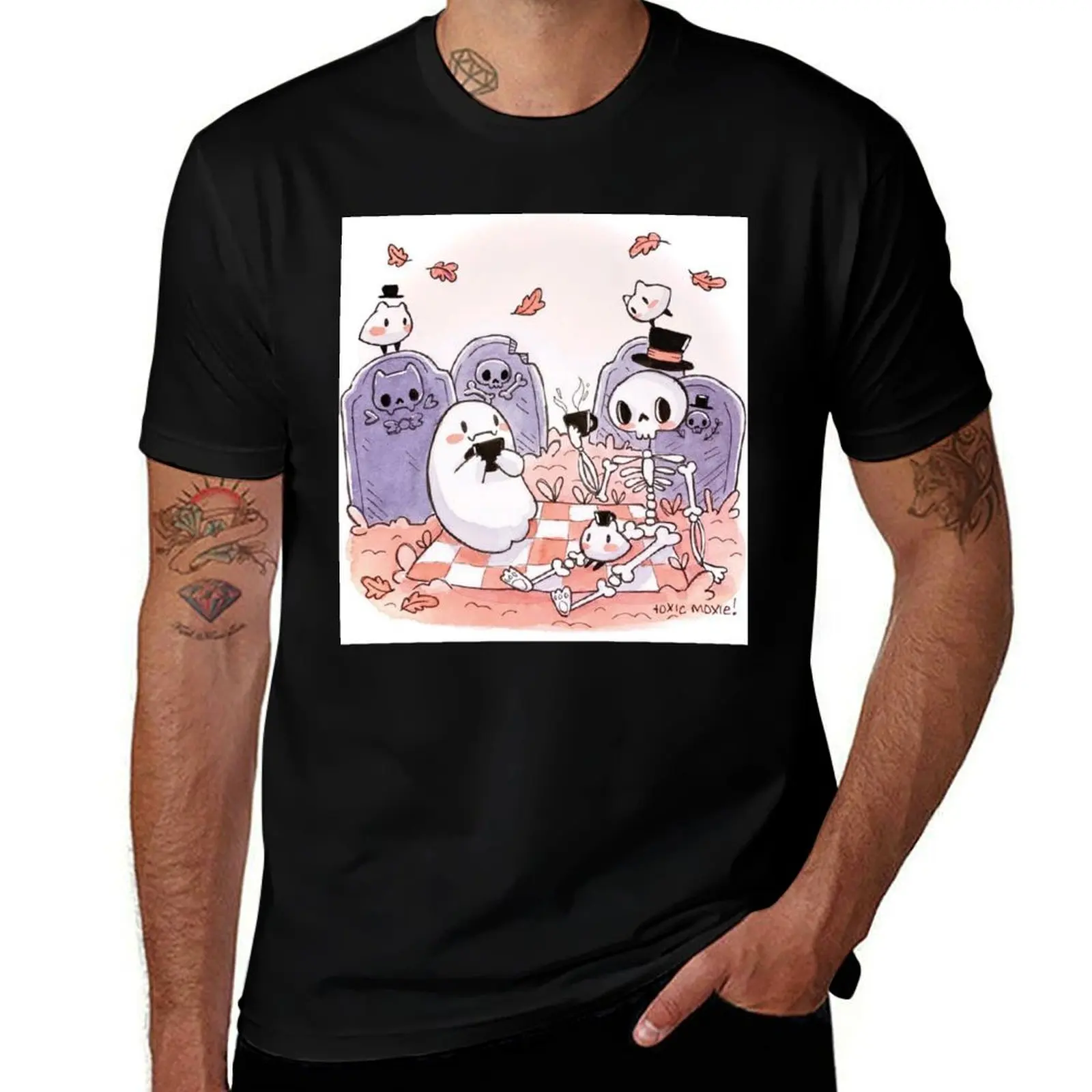 Soy solo un pequeño fantasma que pasa el rato con la pandilla local de hongos venenosos. Camiseta de Verano para Festival