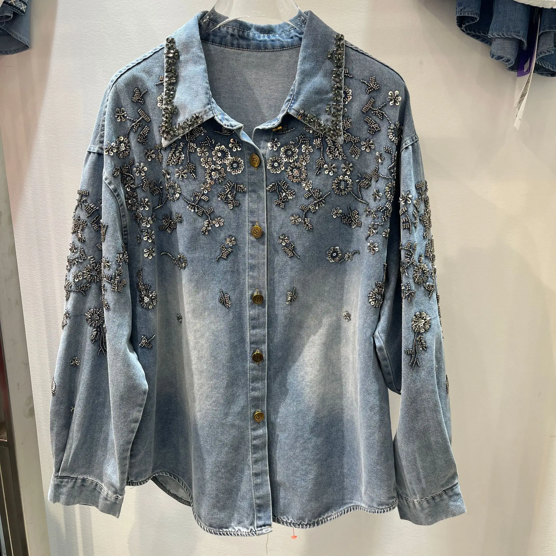 

Женские джинсовые рубашки SuperAen с вышивкой, бисером и цветочным узором, весна 2026, новая модная коллекция, свободные повседневные рубашки в стиле ретро с эффектом потертости