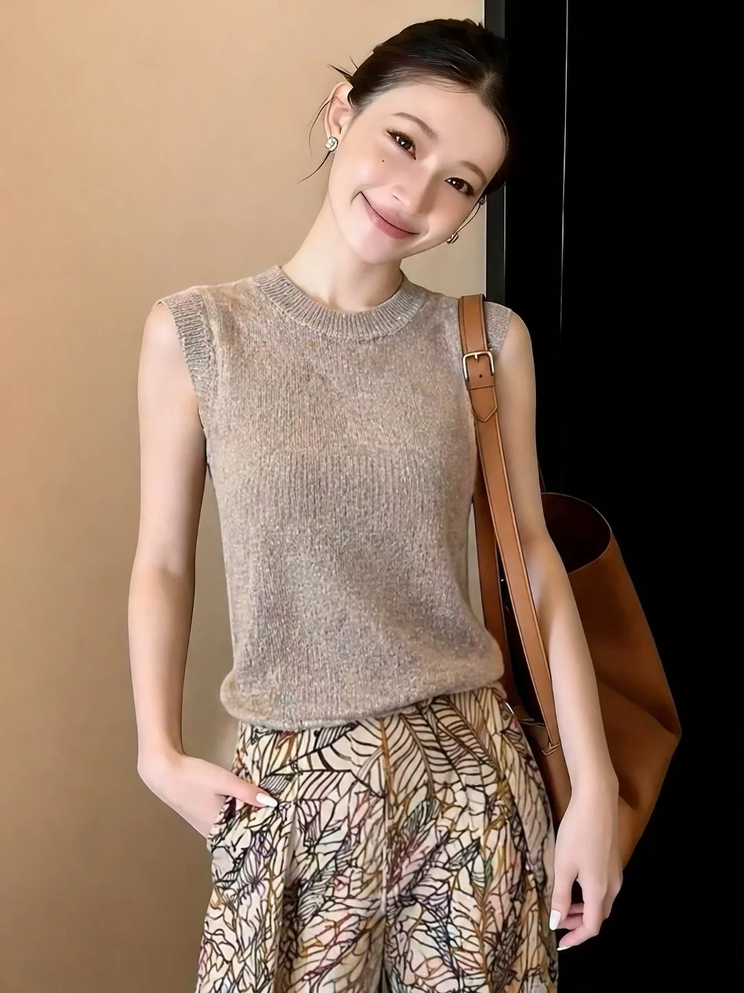 Fashionable Versatile Commuter Style Sleeveless Knitted Vest Women's Slimming round Neck Soft Skin-friendly Top Summer 2026 2