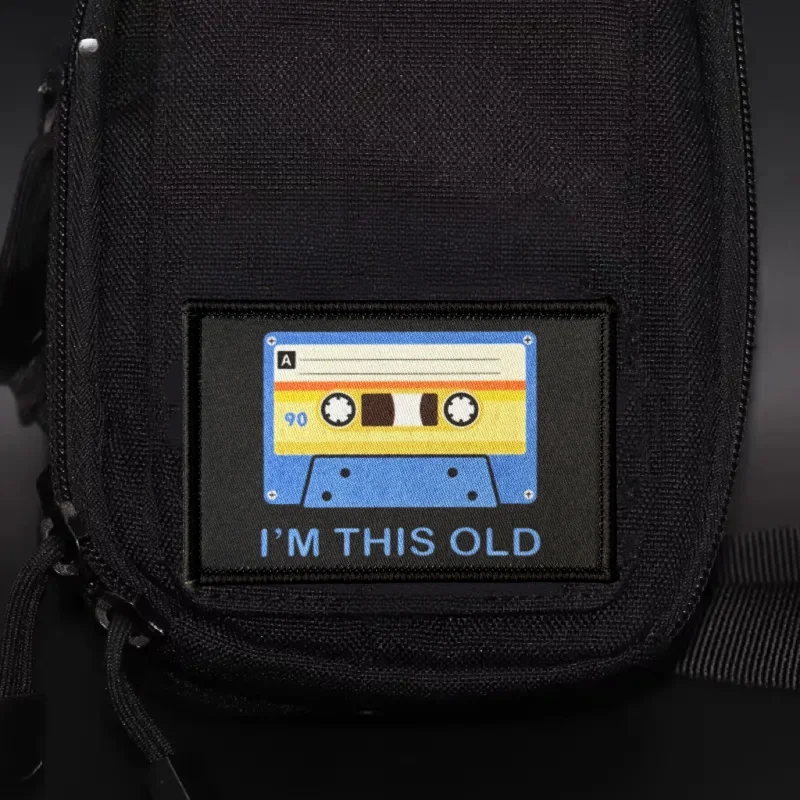 Parche táctico velcro frase I'm this old para brazo y ropa - imagen 4