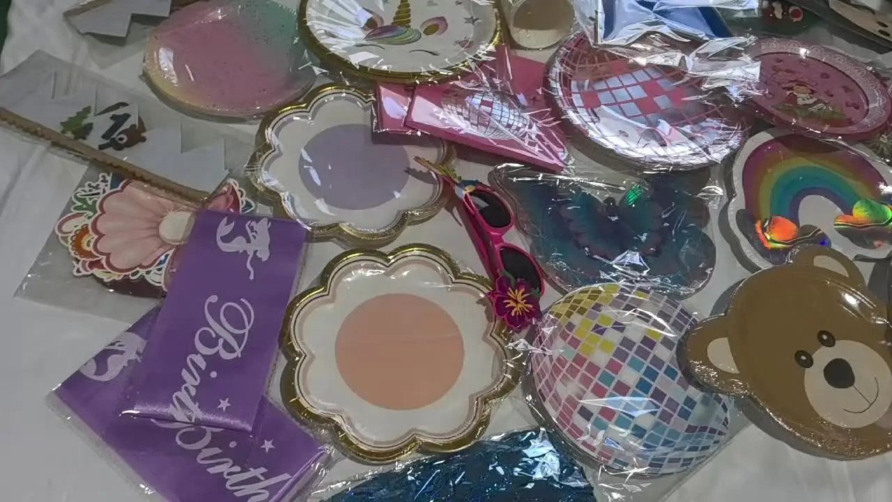 Vaisselle Fête Fleurs Printanières 61 Pièces - Service Complet Pour 20 Personnes