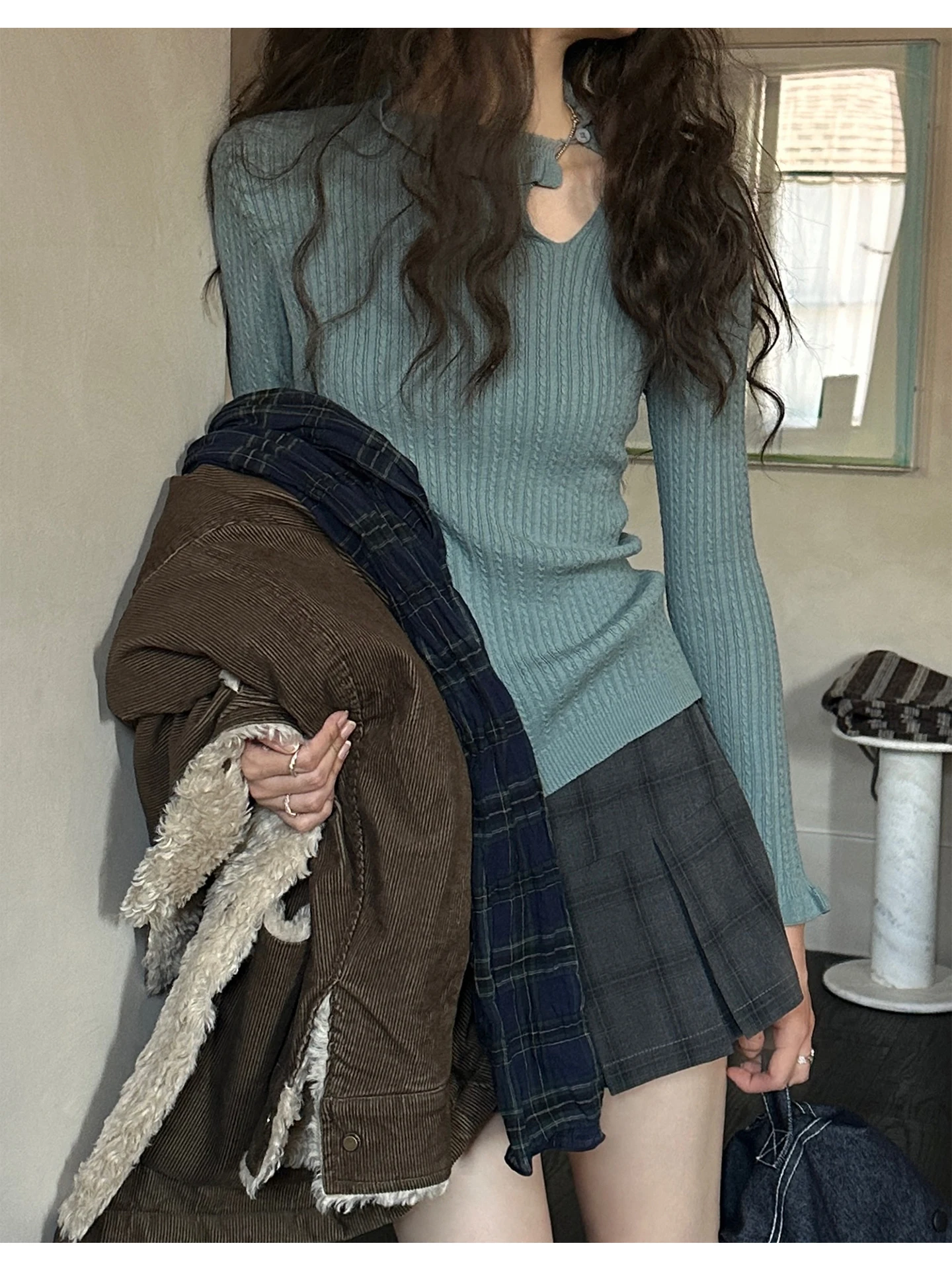 

JMWOMEN: Ретро-свитер с витым узором, женский, зимний, облегающий, простой базовый топ с деревянными пуговицами и рюшами, мягкий, с длинными рукавами