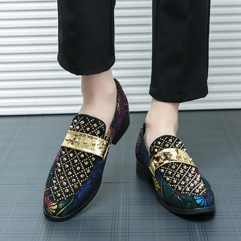 

New Men Loafers Shoes Nightclub Hairstylist Personalized Rivet Crystal Diamond Pointed Shoes Handmade Business Dress Shoes