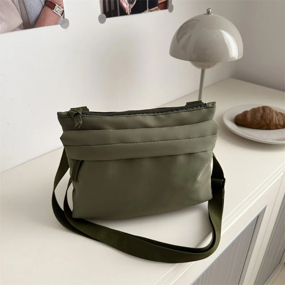 

Large Capacity Nylon Cloth Shoulder Bag Solid Color Leisure Canvas Messenger Bag Commuting Lightweight Crossbody Bag Travel