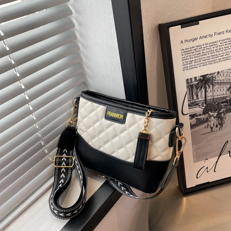 

2025 Niche Quilted Chain Bag Fall Winter Hobo Purse for Women Versatile Crossbody Shoulder Bag Premium Textured​