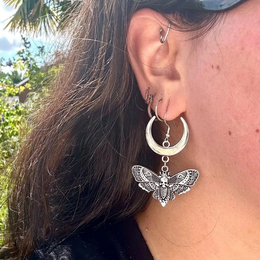 Exquisite Gothic Sliver Color Crescent Moon Skeleton Death Moth Insect Pendant Dangle Earrings for Women Halloween Witch Jewelry