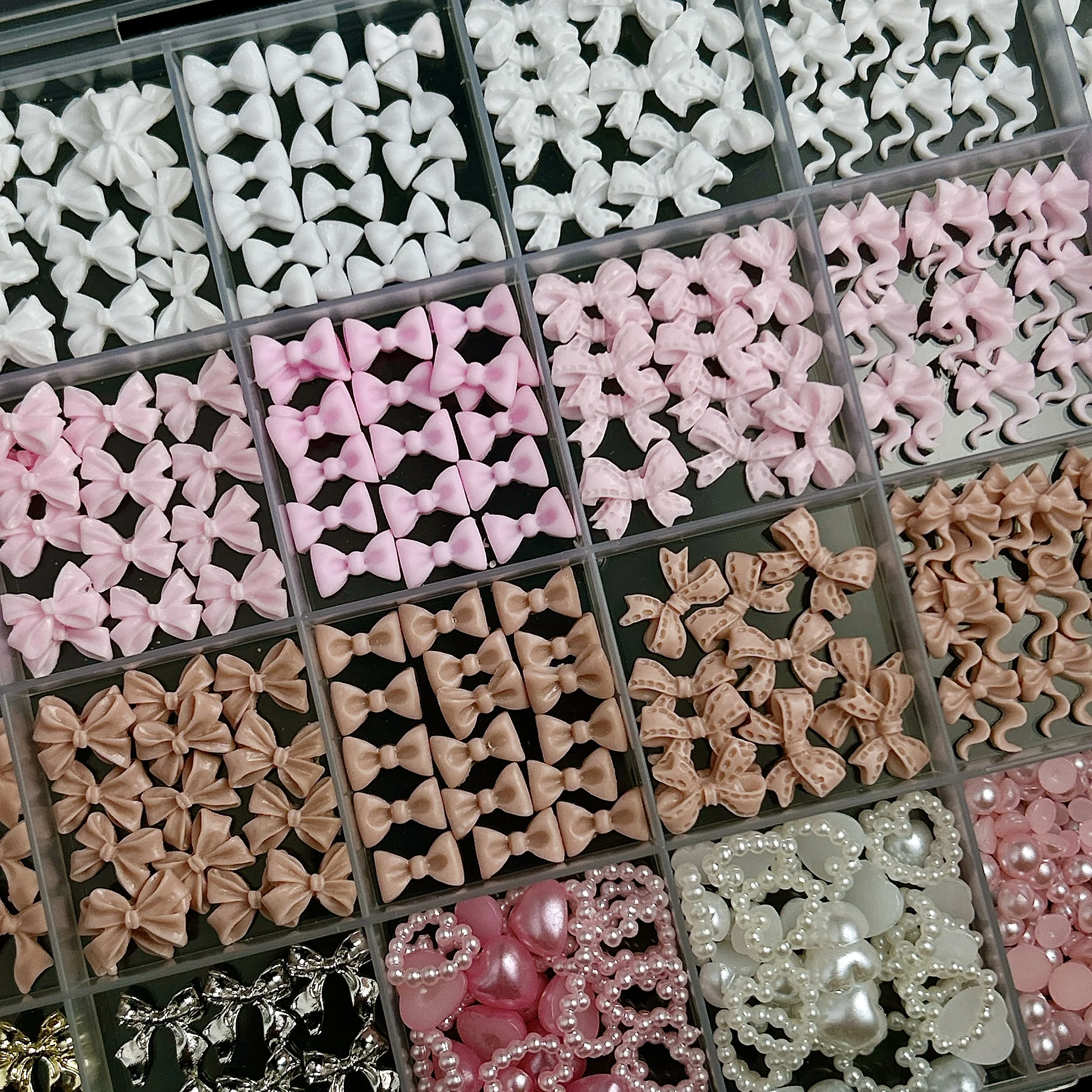 1 상자 달콤한 솔리드 컬러 리본 넥타이 수지 네일 매력 미니멀리스트 하트 플랫 백 진주 DIY 네일 부품에 대한 혼합 네일 아트 장식