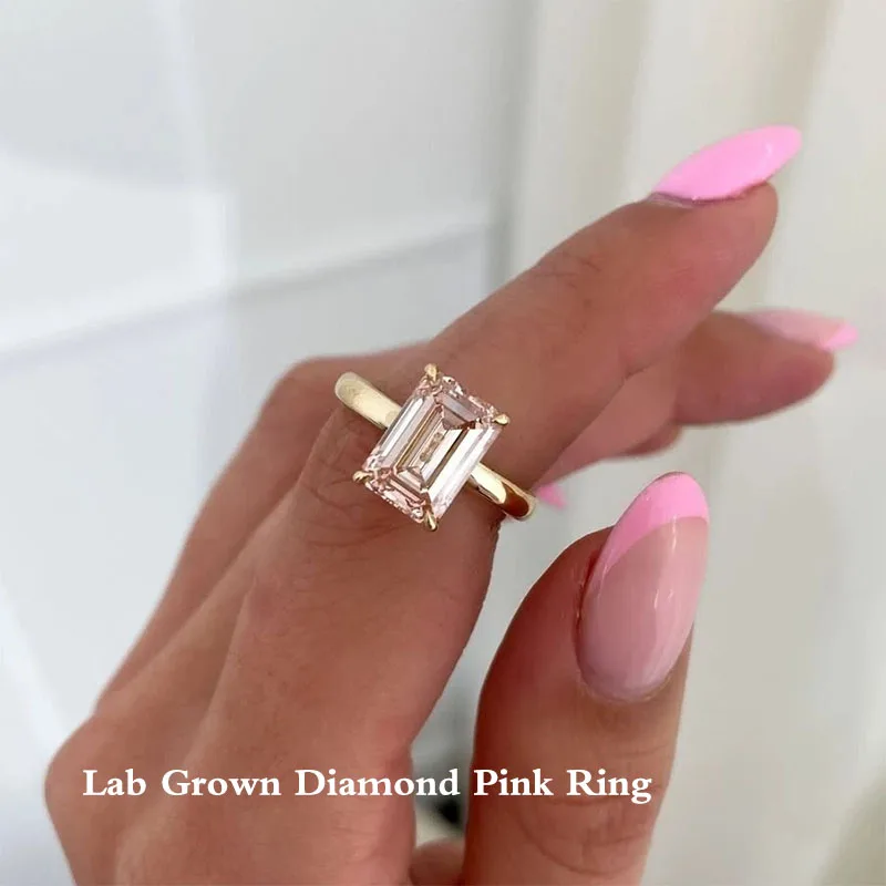 2Ct VS/VVVS Fancy Vivid Pink Emerald Cut CVD HPHT Lab Grown Diamond Wedding Ring Ring Arm Thickness 3MM 14K Gold