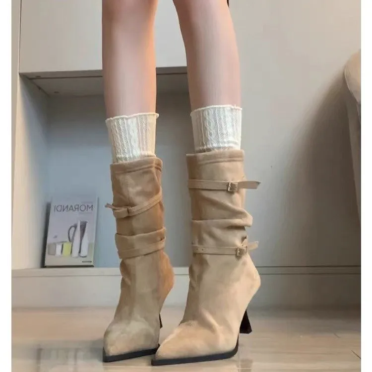 

Замшевые короткие сапоги с острым носком, осенне-зимние новые цельные сапоги до середины икры на тонком высоком каблуке с пряжкой на ремне