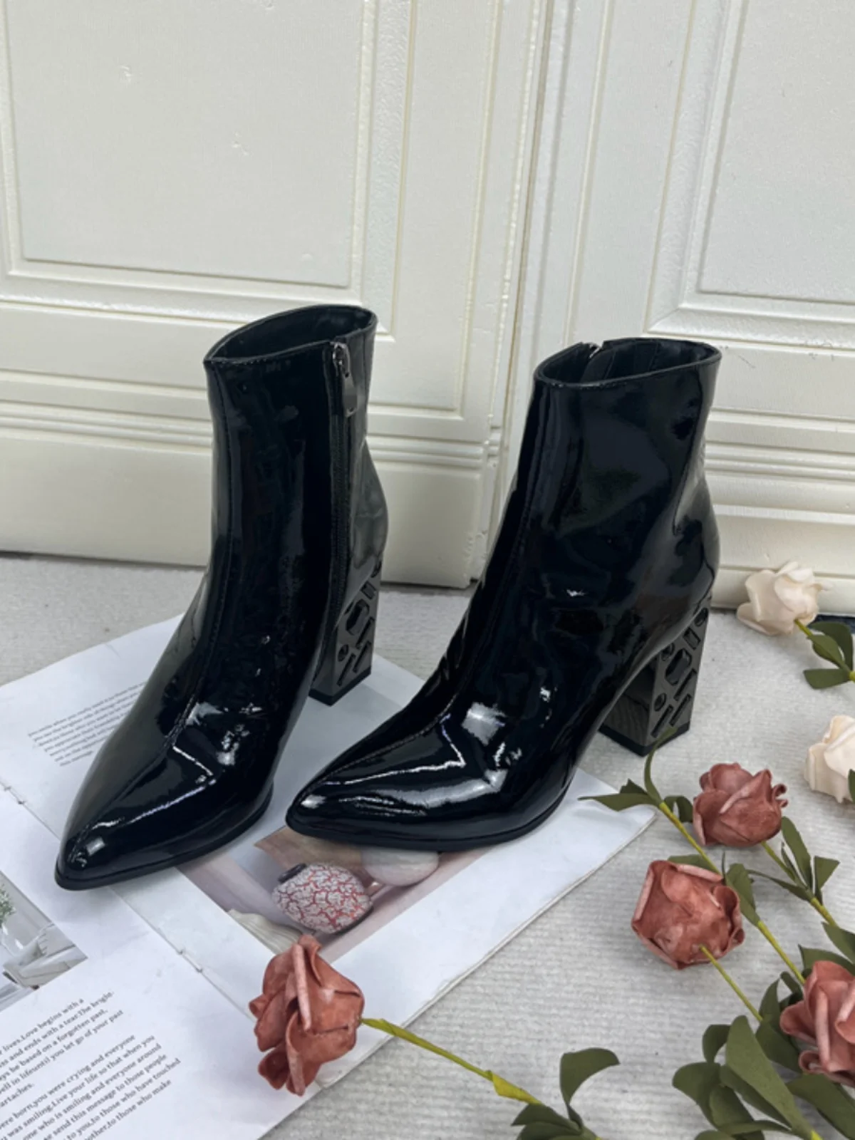 

Faionable Pointed Toe Chelsea Boots with Side Zipper ort Western Boots Thi Heel High Heel Slim Fit Leather Boots