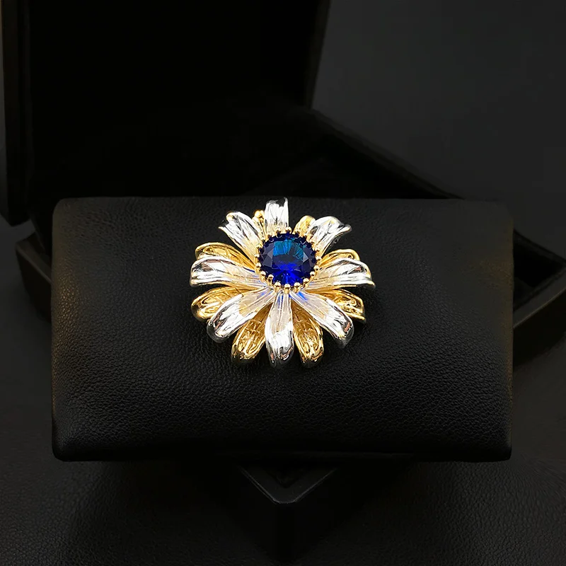 Unique Sun Flower Brooch Women's Exquisite Crystal Daisy Suit Neckline Collar Pin Ornament Blue Jewelry Clothes Accessories 5723