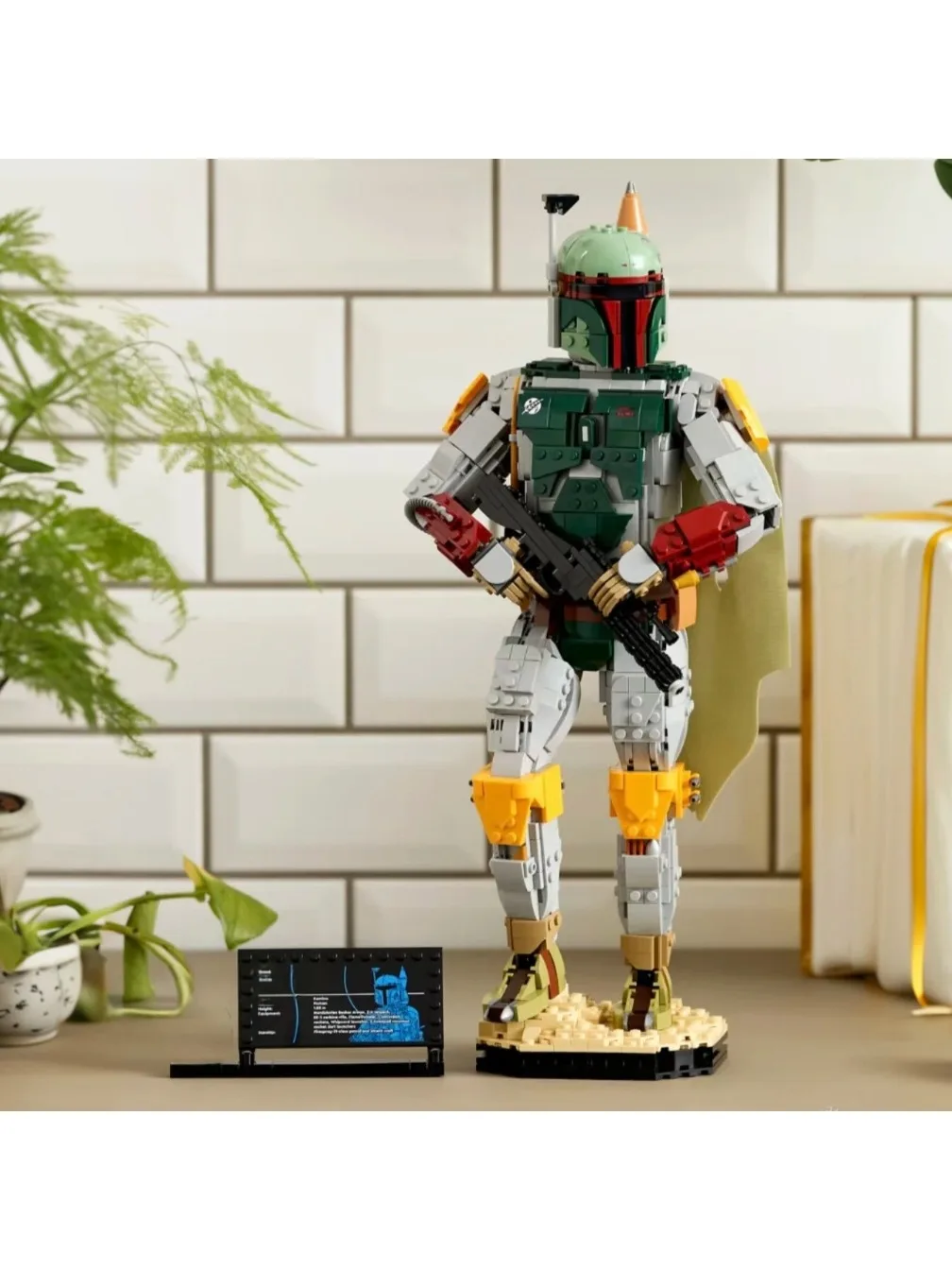 1544 elementy – Statua z bloków konstrukcyjnych przedstawiająca myśliwego na nagrody z gry „Star Interstellar Conflict”, w stylu science fiction, z pancernym pojazdem i miniaturową figurką – idealna — 2