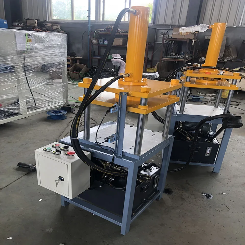 Piccola pressa idraulica a 4 colonne da 5 tonnellate