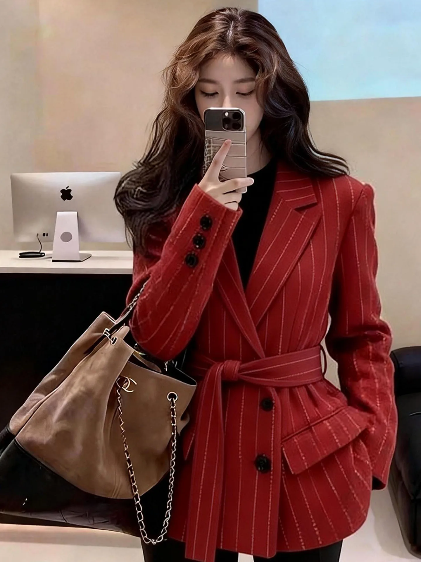 

Красный полосатый пиджак с поясом и завязками на талии для женщин, весна 2026, элегантная верхняя одежда класса люкс, модный однобортный фасон