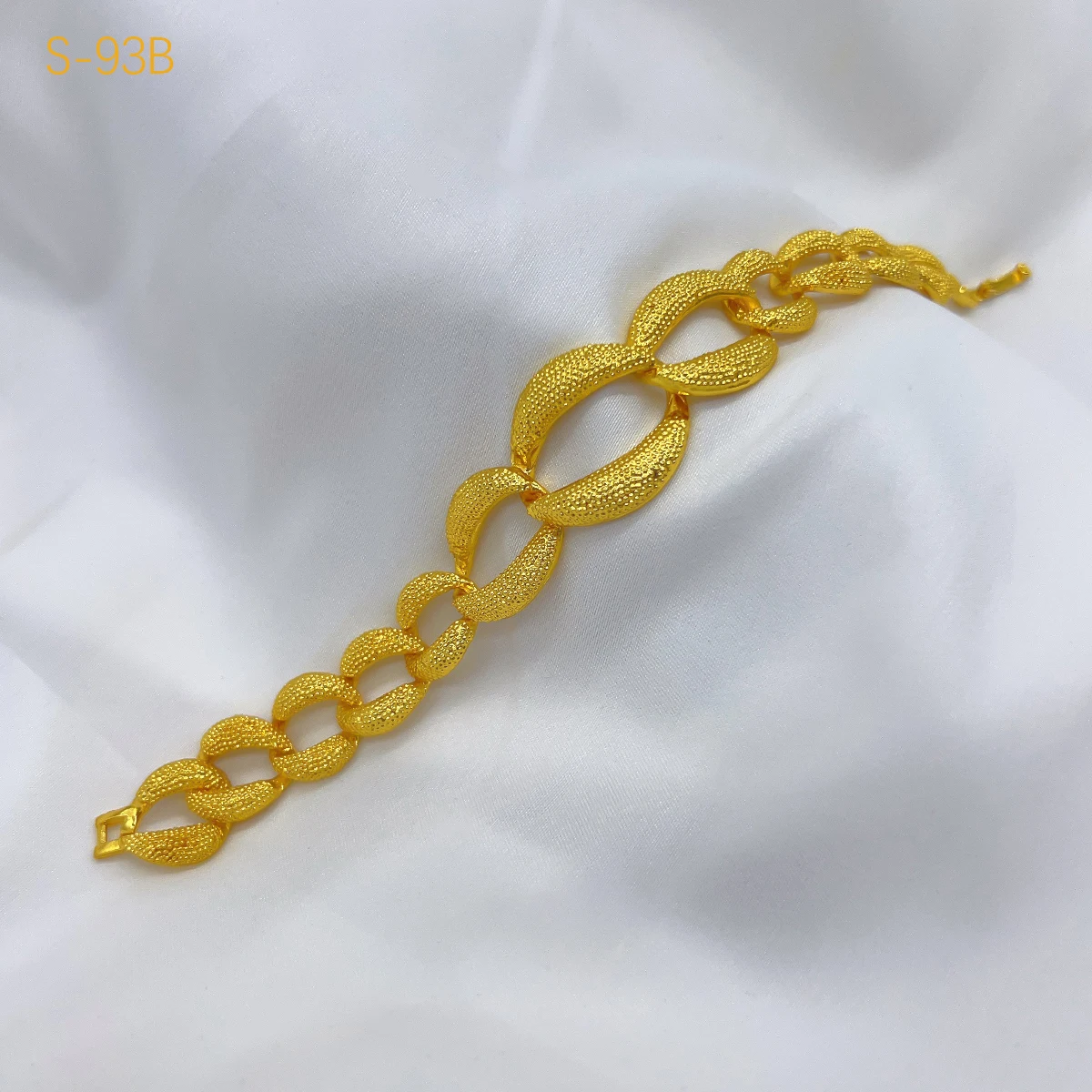 فرنسا دبي 24k الذهب اللون طقم مجوهرات للنساء الفاخرة الزفاف الزفاف قلادة وأقراط مجموعة الأفريقية المختنق هدايا الحفلات