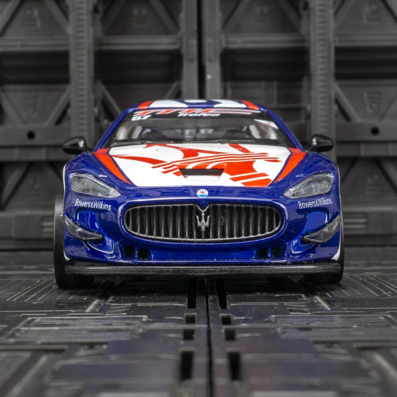 CCA 1: 32 Simulated Maserati MC GT4 alloy car model with doors that can open, sound and light feedback, sports car gift
