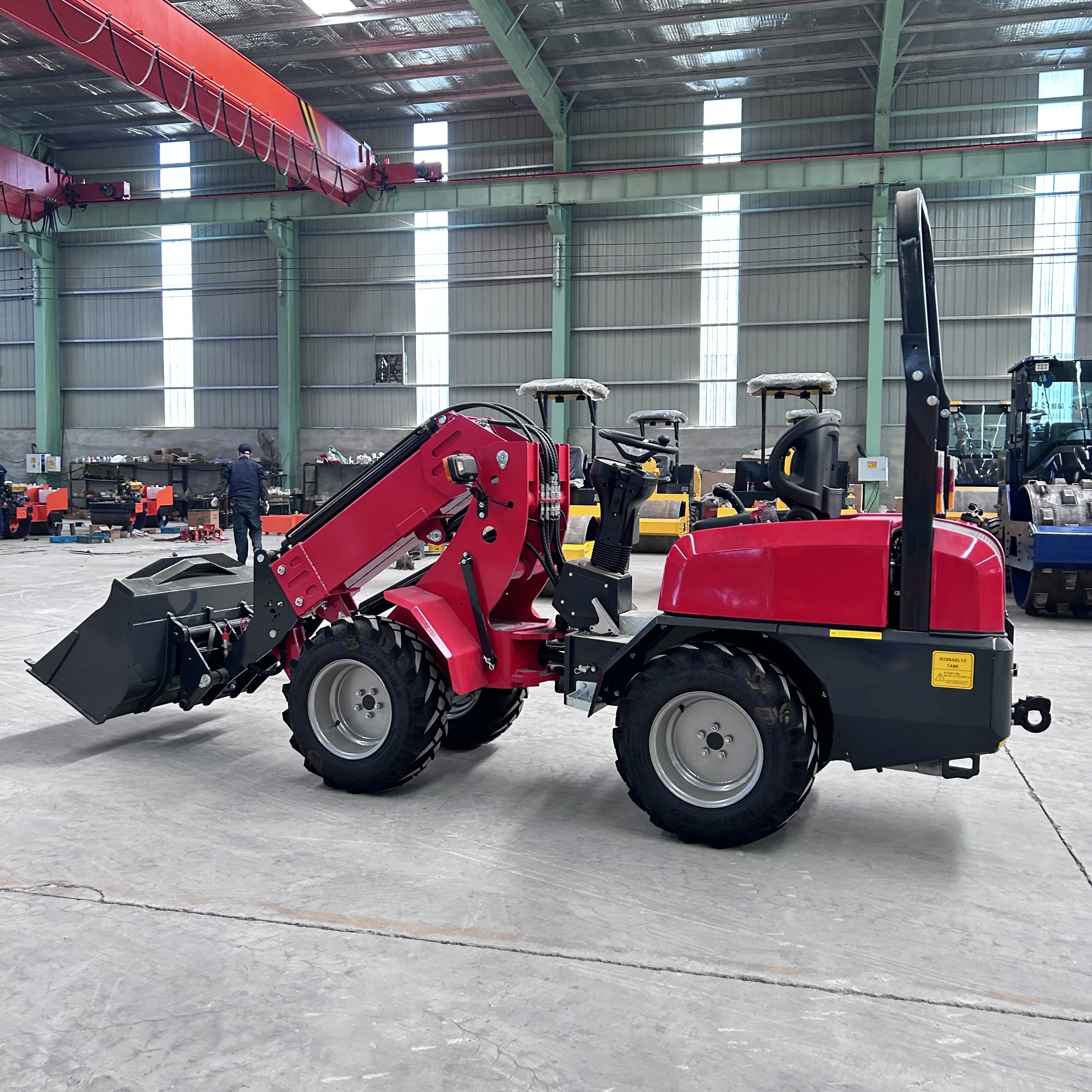 جرافة ذراع تلسكوبية صغيرة عالية الجودة، محمل ذراع تلسكوبي صغير متعدد الوظائف مع مكونات المحرك الأساسية