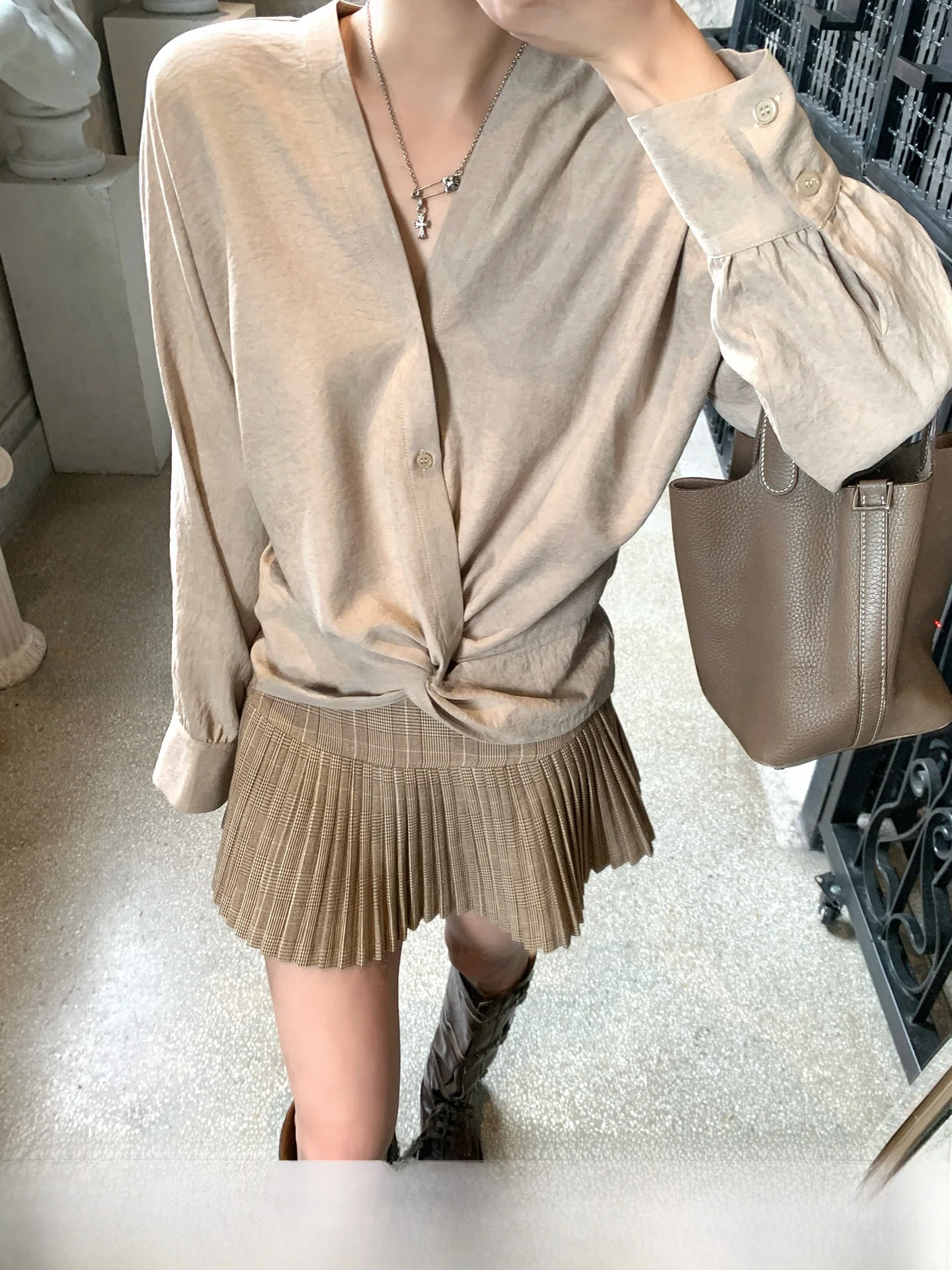 

GV Big Brother High Sensitivi V-ne Pleated Waist-cinching Knit irt Top Casual Versatile Spring Summer New Sle Knitted