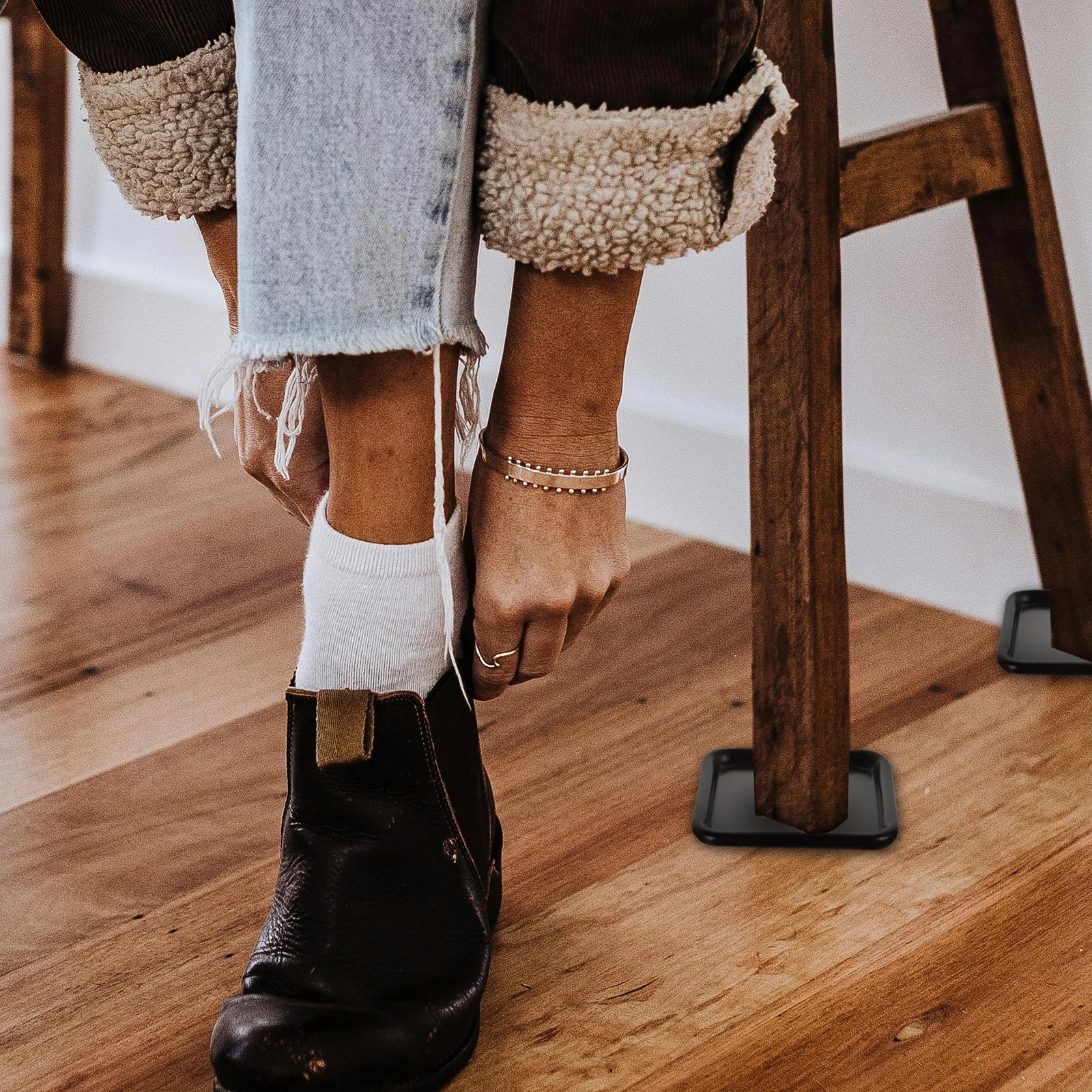 

4pcs Anti-Slip Furniture Coasters Floor Protectors For Chair Bed Couch Plastic Pads Home Supplies Furniture Castor Cups