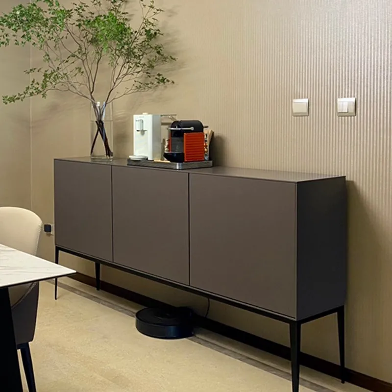 Italienischer minimalistischer Eingangsschrank