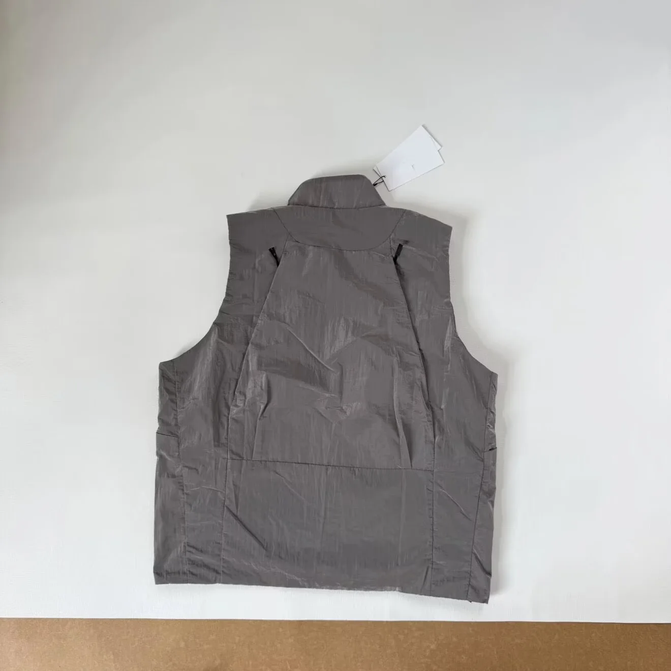 Waterproof Nylon Outdoor Vest Loose Fit Multi-Pocket Hiking Mountain Running Vest Youth Men's Casual Wear Zipper Closure