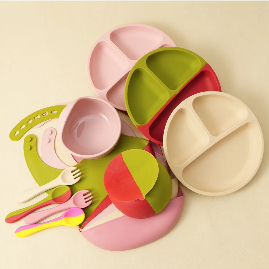 Ensemble de 5 pièces en silicone pour bébé, avec nom personnalisé, bavoir, bol à ventouse, assiette non ald-ald, cuillère souple, fourchette, ensemble d'entraînement à l'alimentation