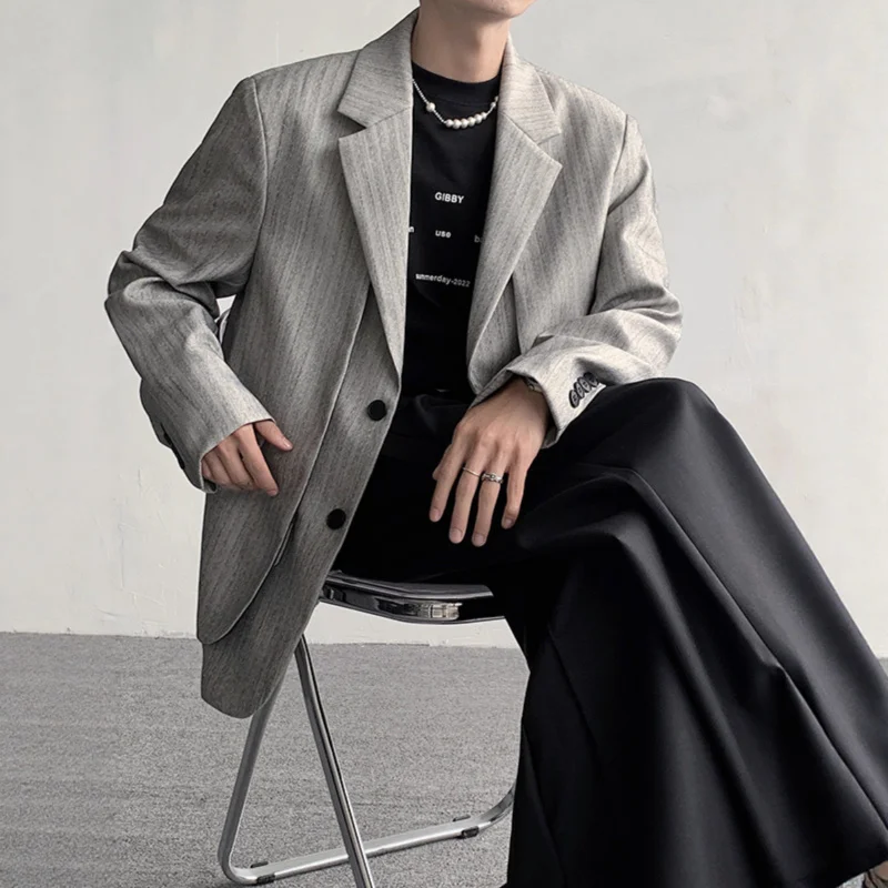 2025 High-end striped faux two-piece suit jacket layering design for casual and loose Korean style Spring and Autumn men's wear