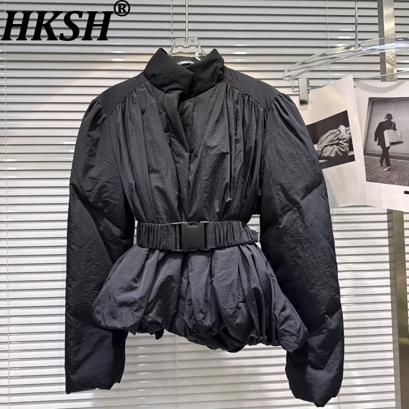 

HKSH 2025 Winter New Women's Down Coat Stand Collar Belt Waist-Cinching Pleated Stylish Elegant Ins Casual Puffer Jacket HK15390