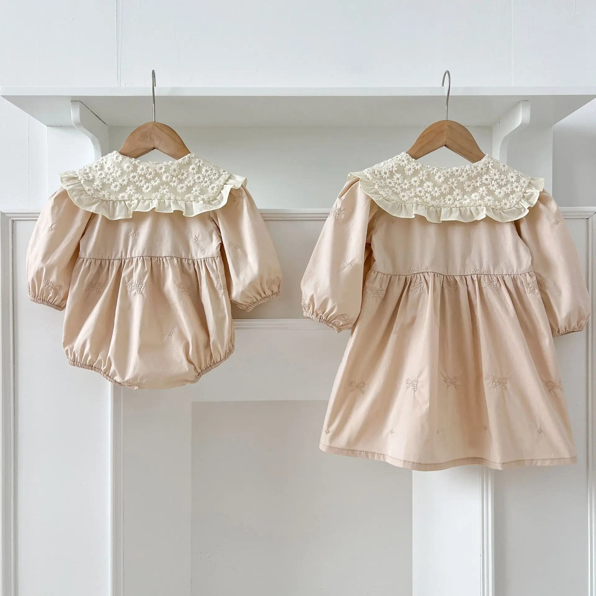 Frühling Schwestern Kleidung Mädchen Bogen Stickerei Spitze Kleidung Baby Strampler Baumwolle Säuglings Body Prinzessin Mädchen Schwester Familie Kleid – Detail 2