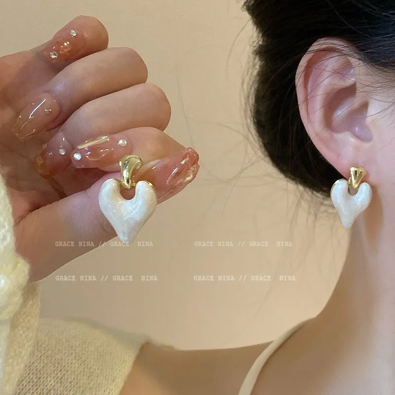 Temperament Hollow Heart Drop Earrings for Women Purple White Enamel Oil Dangle Earrings Party Romantic Girls Jewelry Gift