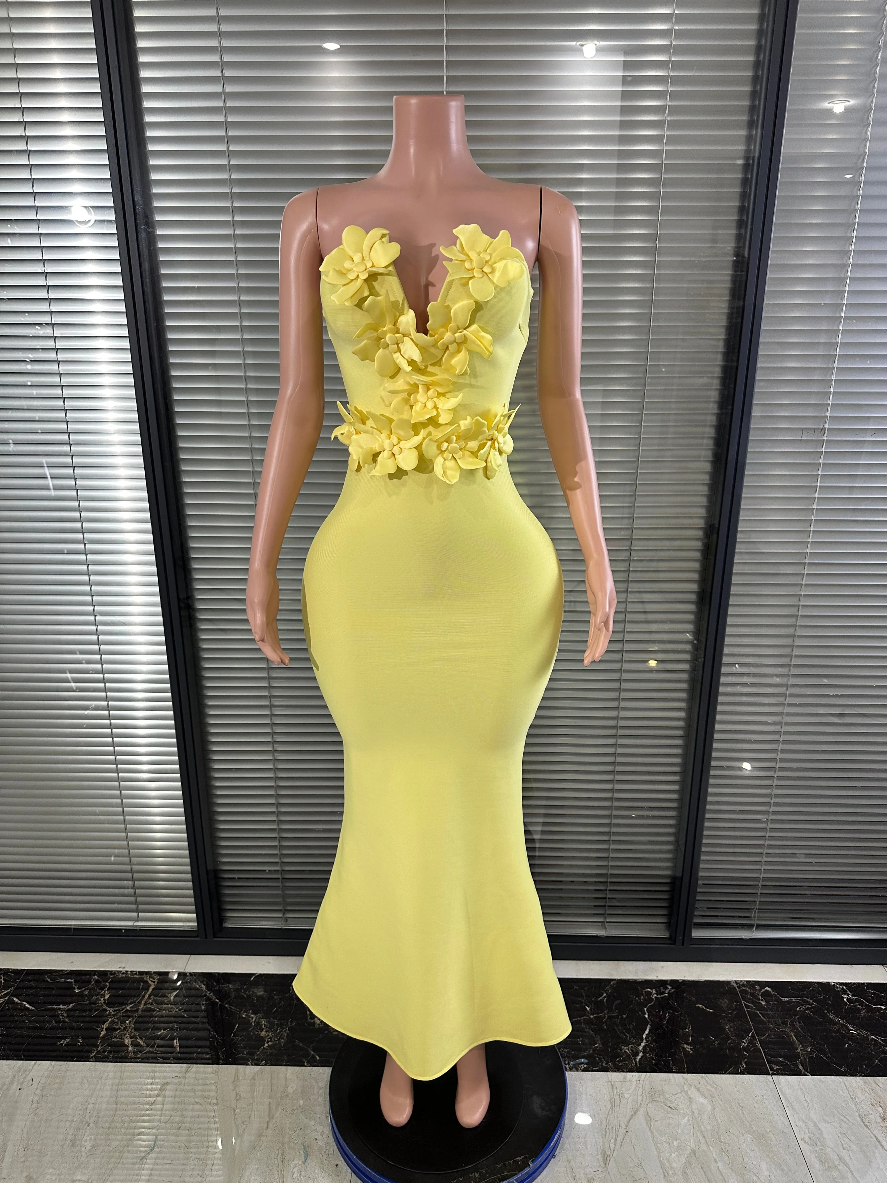 

Elegant Yellow Strapless Deep V Neck Mermaid Maxi Dress 3D Floral Bodycon Formal Evening Wedding Bridesmaid Party Dress