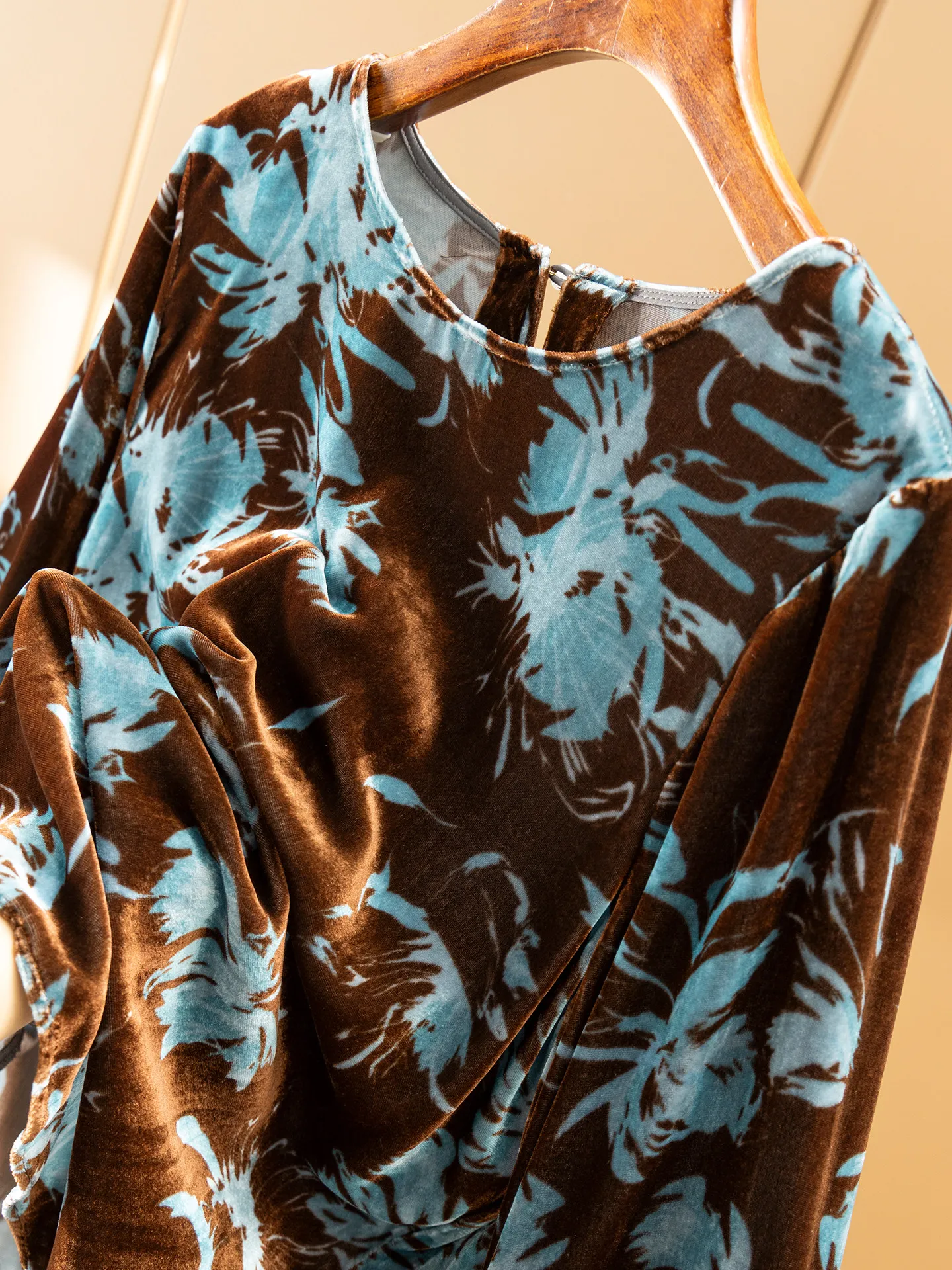 TRetro Mansion Aesthetics Blou - Silk Blouse recension och pris