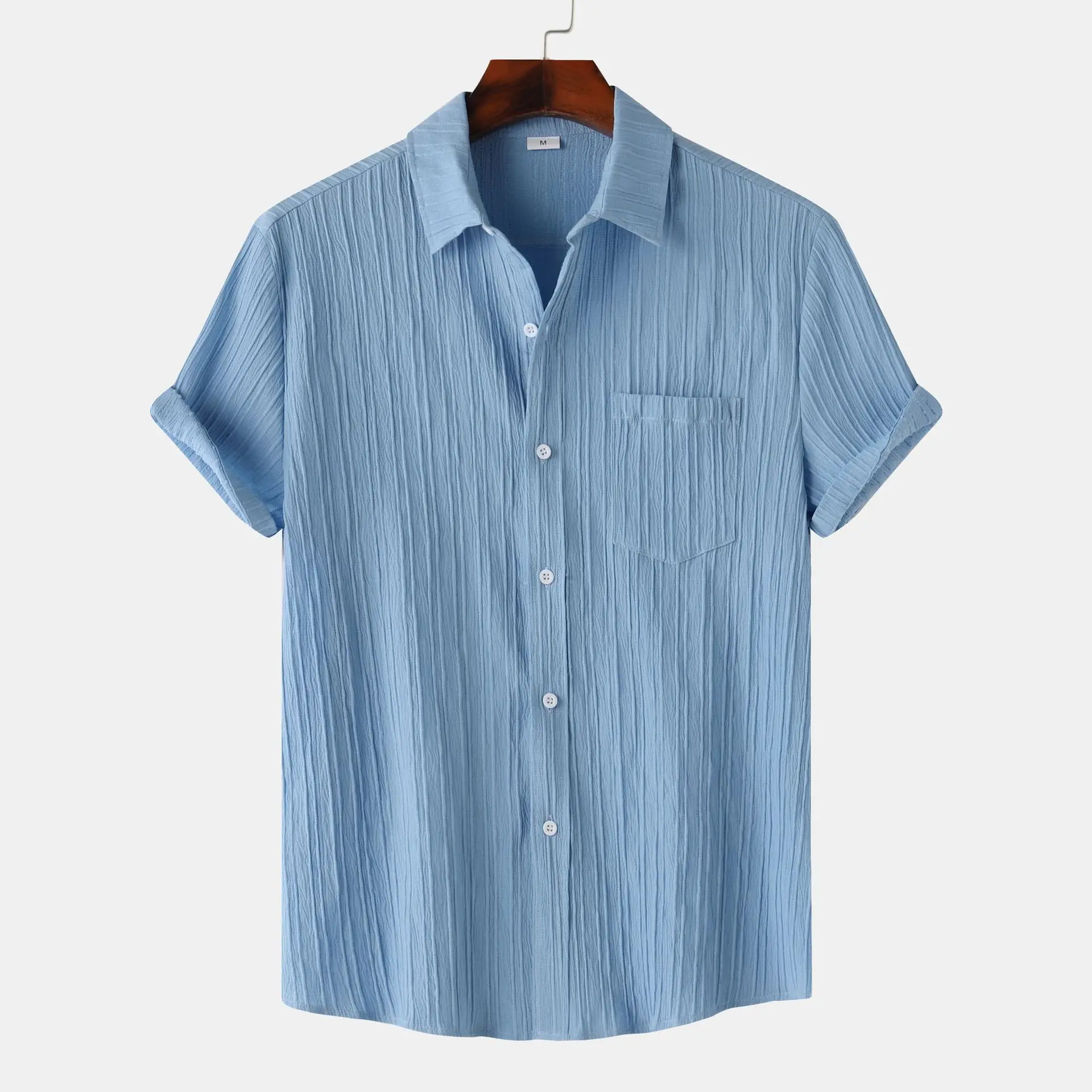 The short-sleeved shirt is new in summer, and it is worn out as a temperamental man