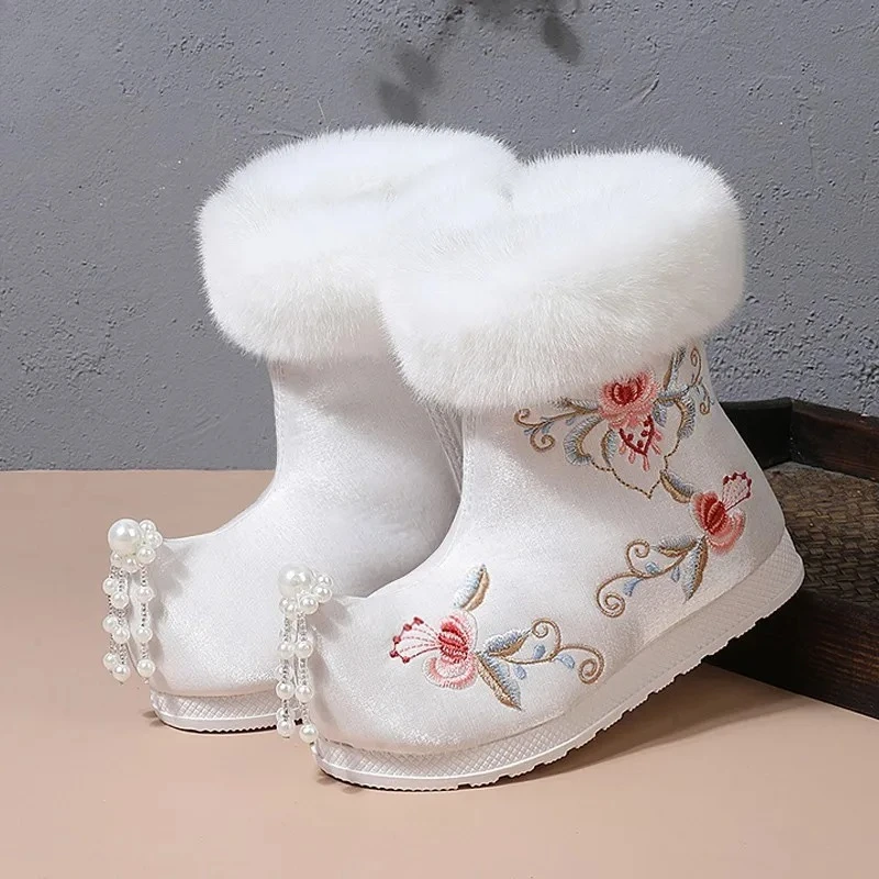 

High-end New Girls' Antique Hanfu Boots Winter Ancient Shoes Children's Velvet Winter Boots New Year's Embroidered Cotton Shoes