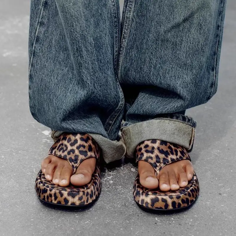 Dmza 2024 neue Leoparden muster Biskuit dicken Boden Flip Flops für die Höhe erhöhen und abnehmen Urlaub coole Frauen Hausschuhe