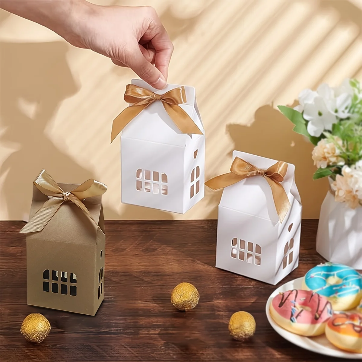 12 Stück hausförmige Geschenkboxen mit Band, 6,99 cm x 4,98 cm x 12,29 cm, weißes und braunes Design, Feiertagsparty-Dekorationen, Süßigkeitenverpackung – Detail 4