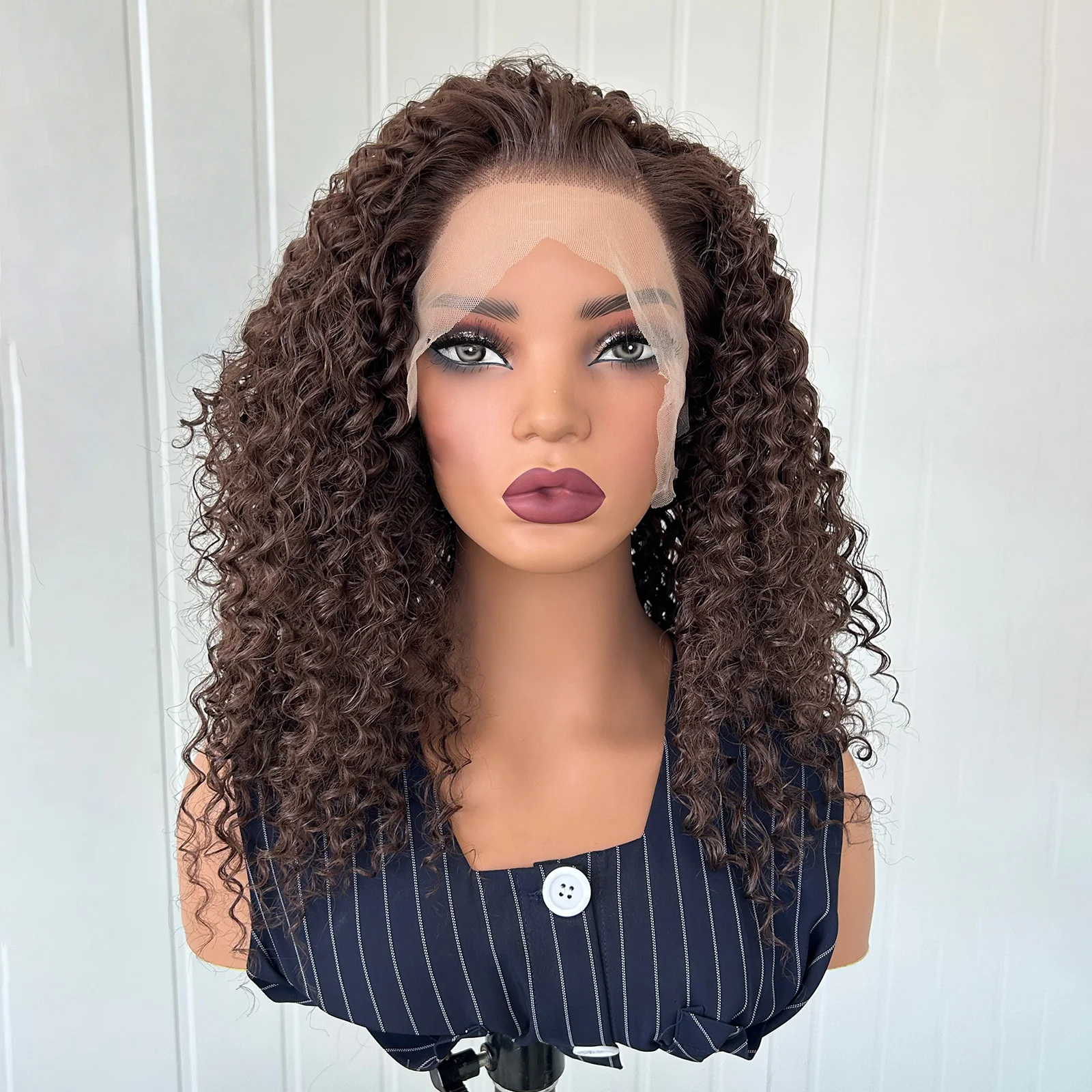 Wig Sintetis Afro Keriting Dalam Warna Cokelat Tua dengan Lace Front untuk Wanita, Belahan Bebas, Cokelat Kekinian Keriting Mengembang 13X4 untuk Penggunaan Sehari-hari dan Pesta